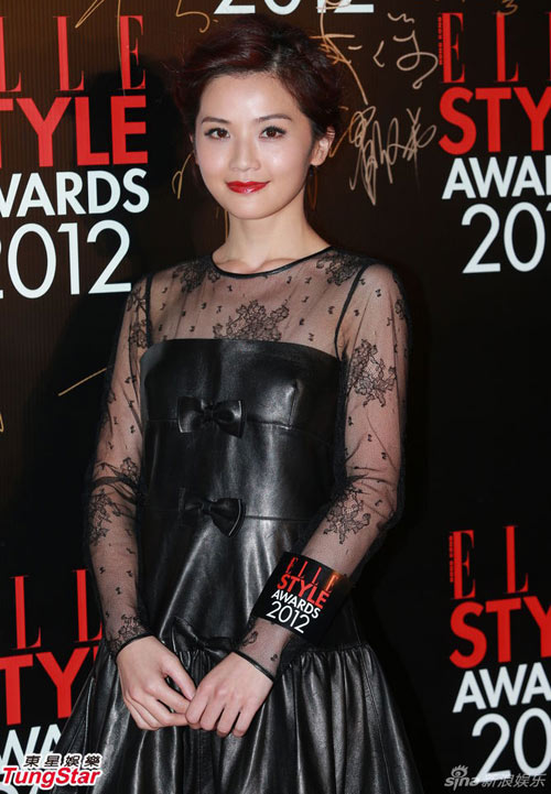 Lưu Gia Linh kín như bưng vẫn lộ hàng