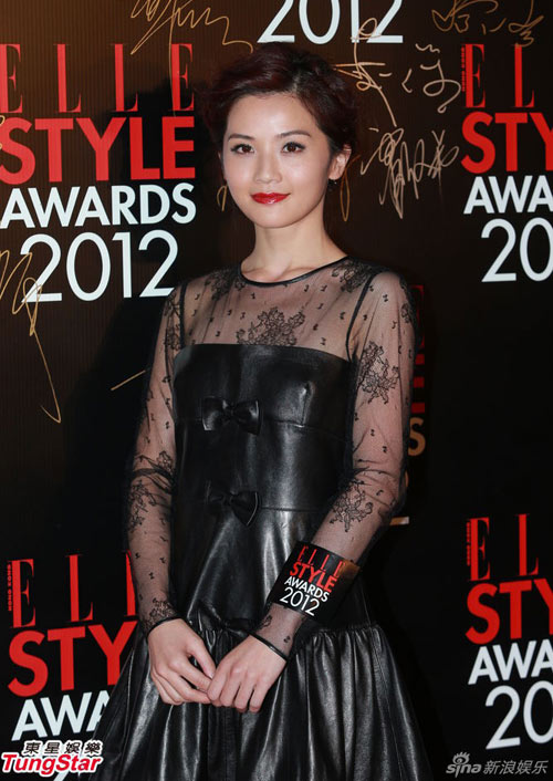 Lưu Gia Linh kín như bưng vẫn lộ hàng