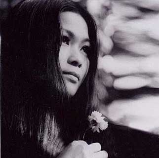 Bên Đời Hiu Quạnh