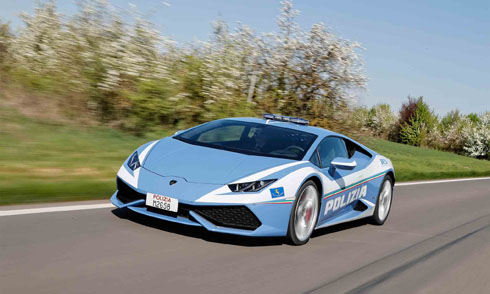 Cảnh sát Italy tuần tra bằng Lamborghini Huracan