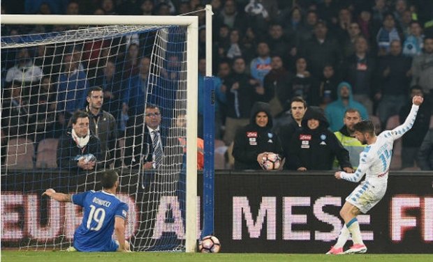 Juventus 'thót tim' giữ lại 1 điểm trước Napoli