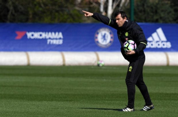 Begovic 'chặt chém' không tha một ai trên sân tập của Chelsea