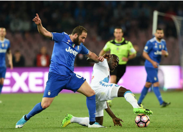 Ra chân lạnh lùng, Higuian 'tiễn' Napoli khỏi Coppa Italia