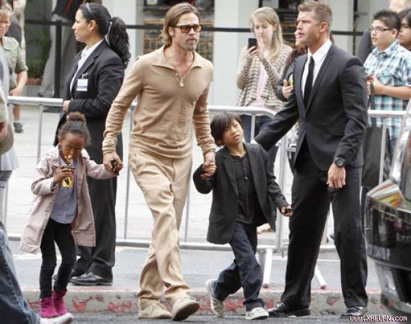 Brad Pitt từng bí mật tới Campuchia thăm các con