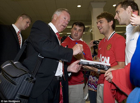 Sir Alex lo sợ mỗi khi MU “đấu” Liverpool, Man City