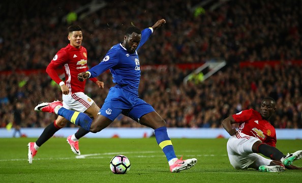 Cãi nhau với đồng đội, Lukaku mở đường sang MU