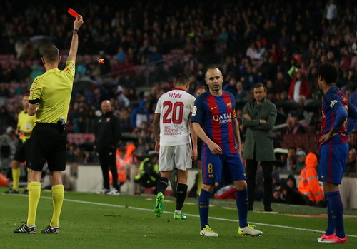 Messi tỏa sáng, Barcelona quật ngã Sevilla