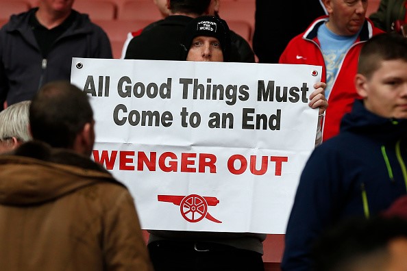 Muôn kiểu biểu tình cá»§a CÄV Arsenal đòi sa thải Wenger - Ảnh 3. Muôn kiểu biểu tình của CĐV Arsenal đòi sa thải Wenger