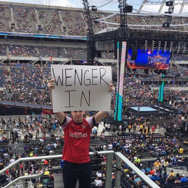 Muôn kiểu biểu tình cá»§a CÄV Arsenal đòi sa thải Wenger - Ảnh 8. Muôn kiểu biểu tình của CĐV Arsenal đòi sa thải Wenger