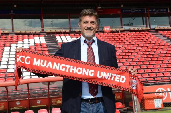 10 HLV danh tiếng có thể thay Kiatisak dẫn ĐT Thái Lan