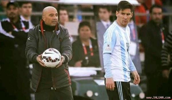 Messi làm khó đồng hương Sampaoli