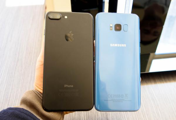 Galaxy S8 Plus so dáng cùng iPhone 7 Plus