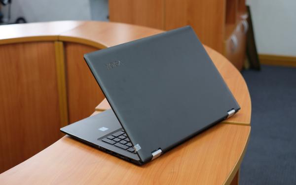 Laptop màn hình 15,6 inch xoay 360 độ