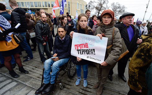 50.000 người tưởng niệm nạn nhân vụ đánh bom khủng bố tàu điện ngầm ở Nga