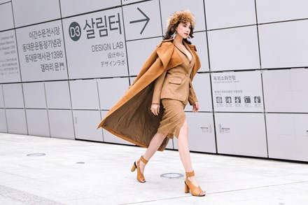 Trà Ngọc Hằng chịu lạnh 5 độ, gợi cảm dự Seoul Fashion Week