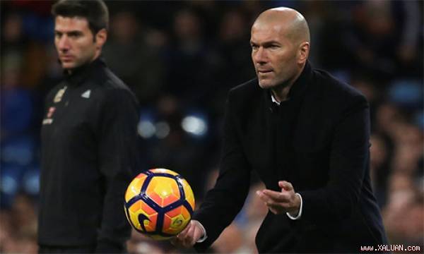 Zidane miễn nhiễm với ‘virus FIFA’